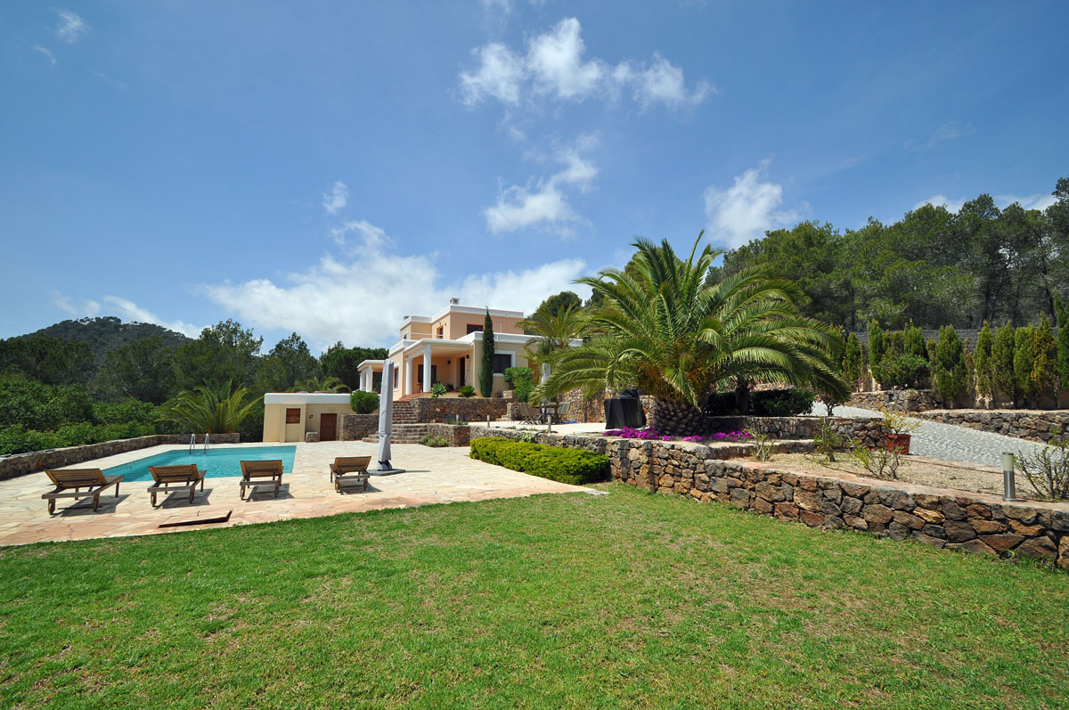 Bella villa vicino al unico campo da golf di Ibiza in vendita