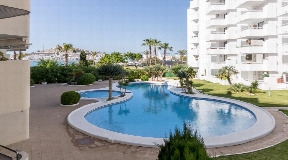 Grazioso appartamento in vendita a Marina Botafoch a Ibiza con grande piscina e bella vista