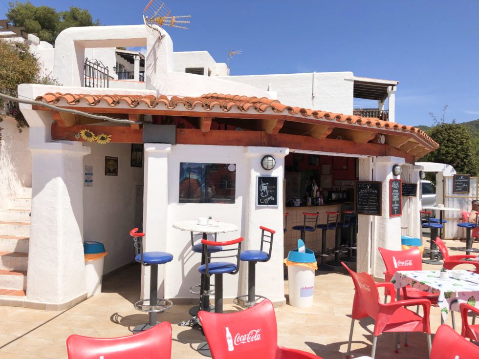 Opportunità commerciali lucrative - Bar in piscina a Santa Eulalia con vista sul mare in vendita