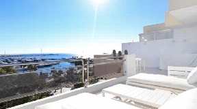 Attico di lusso di fronte al porto turistico di Ibiza