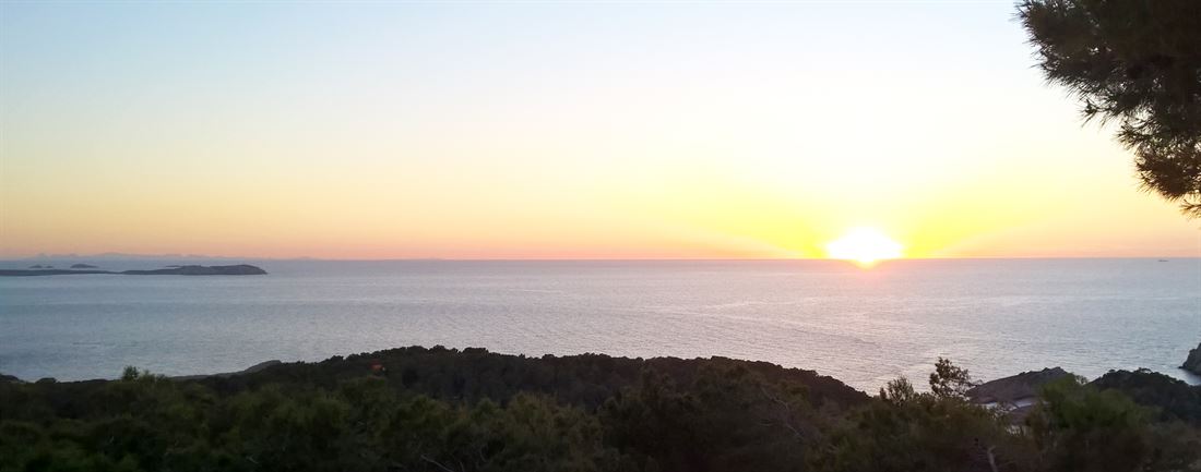 Villa in collina con una vista panoramica unica sul mare con tramonto
