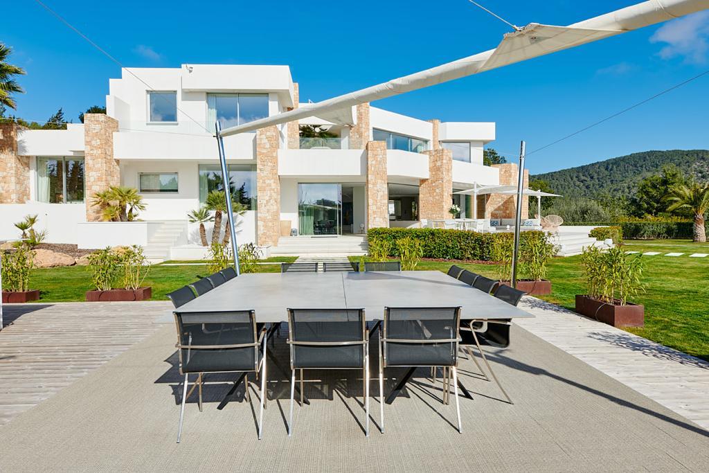Villa di lusso di nuova costruzione vicino a Ibiza con le migliori viste sul mare