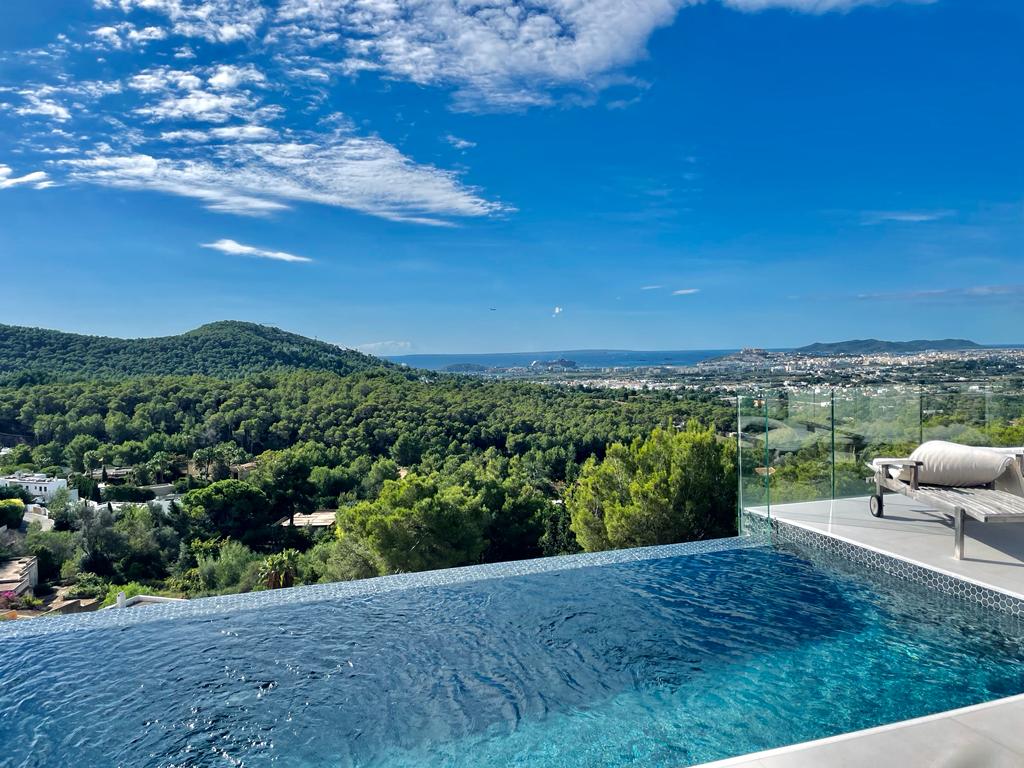 Villa moderna di alta qualità a Can Furnet con vista panoramica mozzafiato