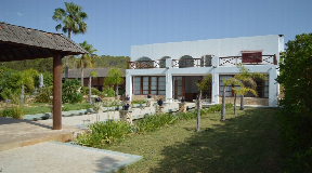 Villa in vendita con grande piscina e giardino molto bello vicino a San Augustin