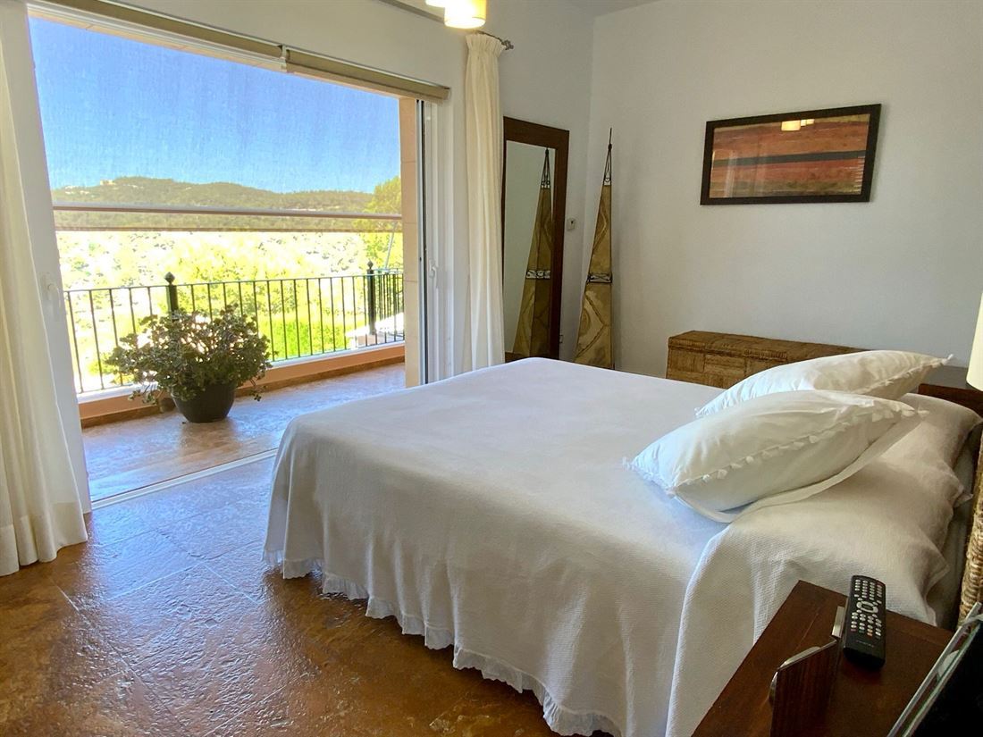 Villa nella prestigiosa comunità recintata di Roca Llisa con splendida vista sui dintorni