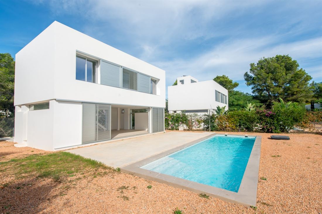 Bella casa di nuova costruzione in vendita a pochi passi dalla spiaggia Cala Llenya