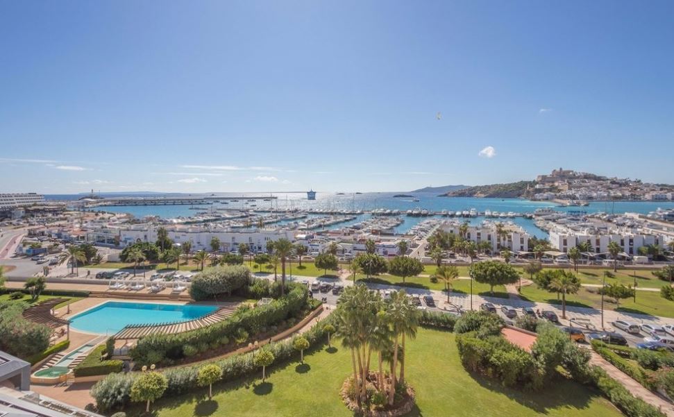 Esclusivo attico duplex in posizione privilegiata a Ibiza
