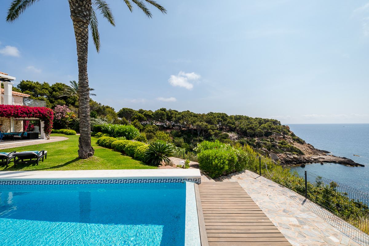 Esclusiva villa mediterranea con vista panoramica sul mare