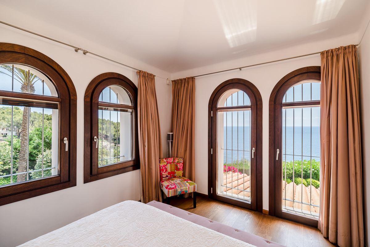 Esclusiva villa mediterranea con vista panoramica sul mare
