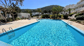 Spaziose case a schiera con 6 camere da letto con vista mozzafiato e servizi a Siesta, Ibiza