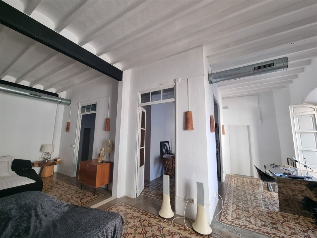 Tre appartamenti unici in vendita in un edificio storico a Ibiza con ascensore