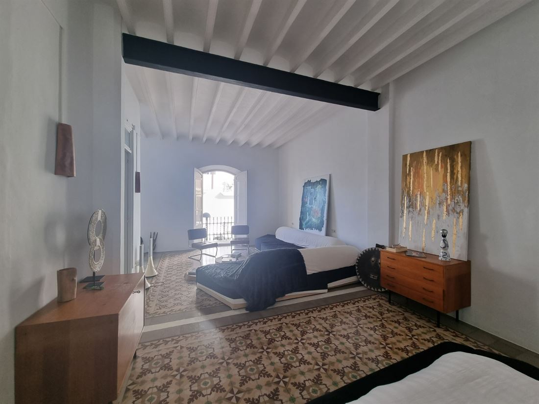 Tre appartamenti unici in vendita in un edificio storico a Ibiza con ascensore