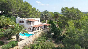 Bellissima villa con piscina completamente ristrutturata in vendita vicino a Santa Gertrudis e Ibiza