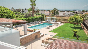 Meravigliosa villa situata a Playa den Bossa in vendita