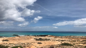 Tranquilla villa fronte mare con splendida vista sul mare a Es Caló, Formentera